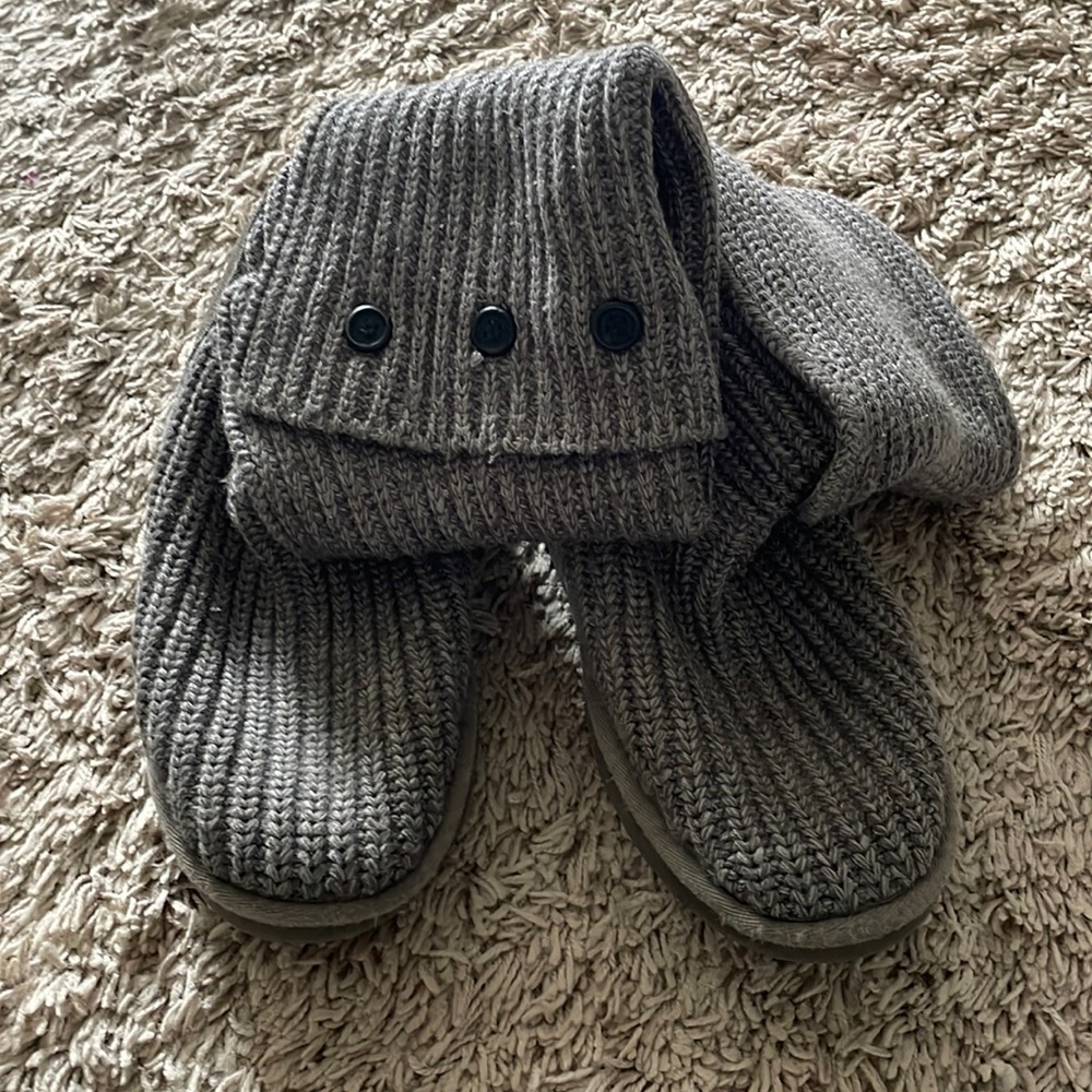 Gray sweater Ugg’s